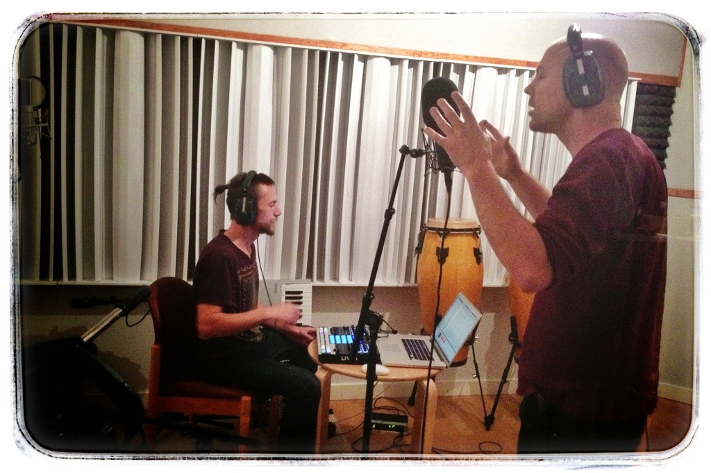 Awake Love Orchestra i Studio Västerås inspelningsstudio för inspelning av sång