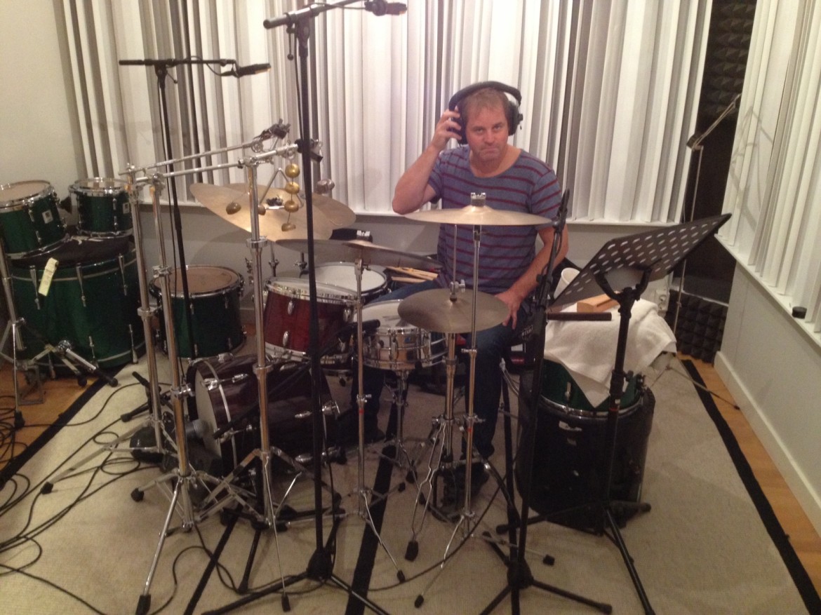 Horncraft inspelning av trummor i isolationsbåset som finns i musikstudions inspelningsrum