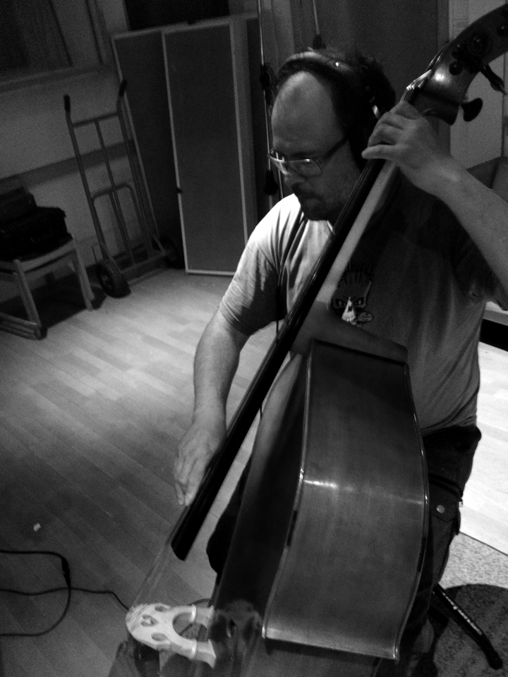 Kontrabas inspelning musikstudion Studio Västerås