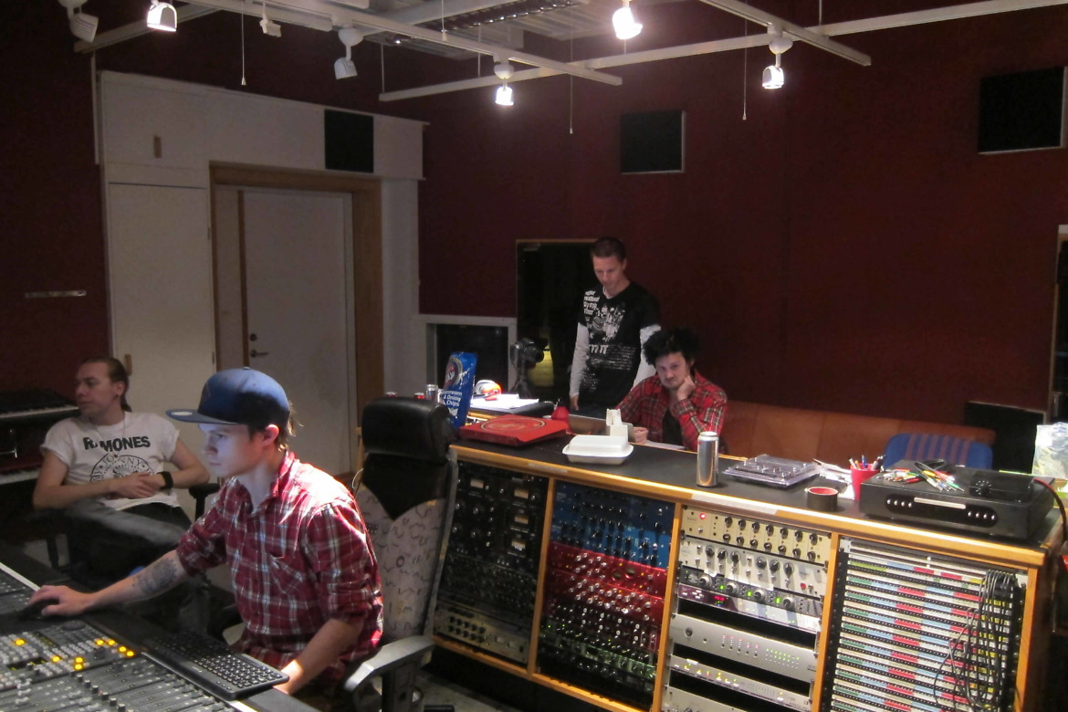 Mankind In Progress, studions kontrollrum