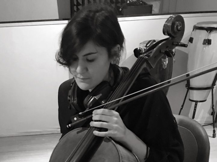 Shart för Milan Talkies, akustiska instrument