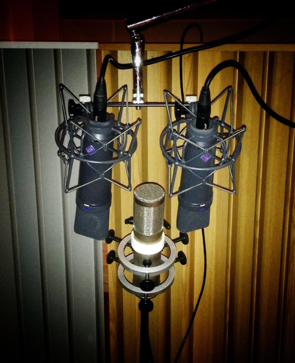 Set-up av mikrofoner musikstudion Studio Västerås under inspelning